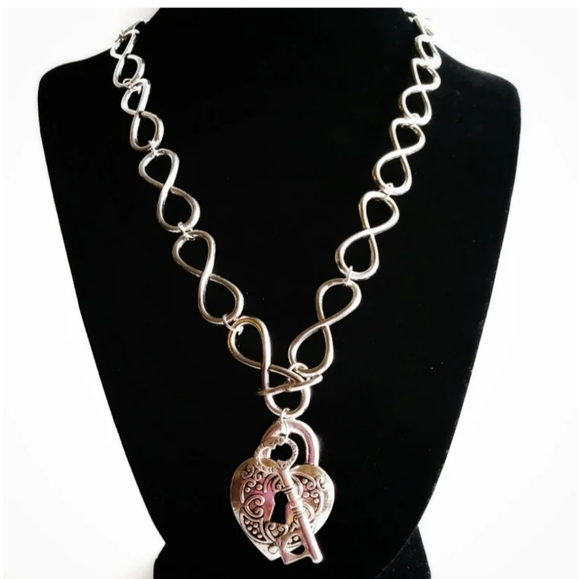New Silver Infinity Lock Key "Key to my Heart" 3 piece Jewelry set - Picture 7 of 8